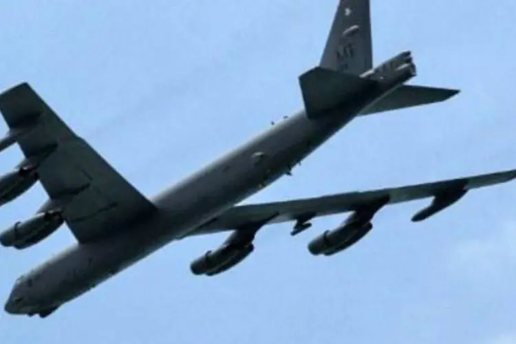 
	Bombardeiro: dada uma das aeronaves foi escoltada por ca&ccedil;as americanos e sul-coreanos
 (AFP)