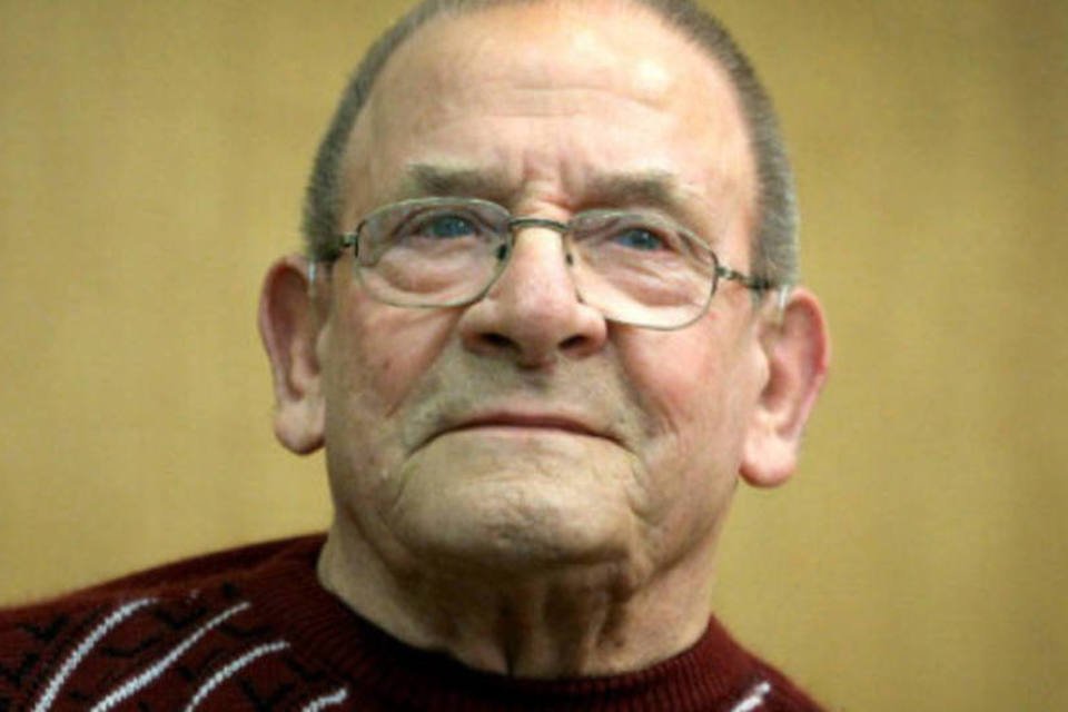 Morre ex-oficial nazista condenado à prisão perpétua