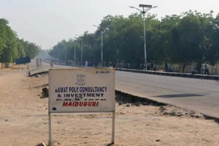 Estrada no centro de Maiduguri, na Nigéria: toque de recolher inclui proibição de qualquer conexão aérea com o estado de Borno, cuja capital é Maiduguri (AFP)