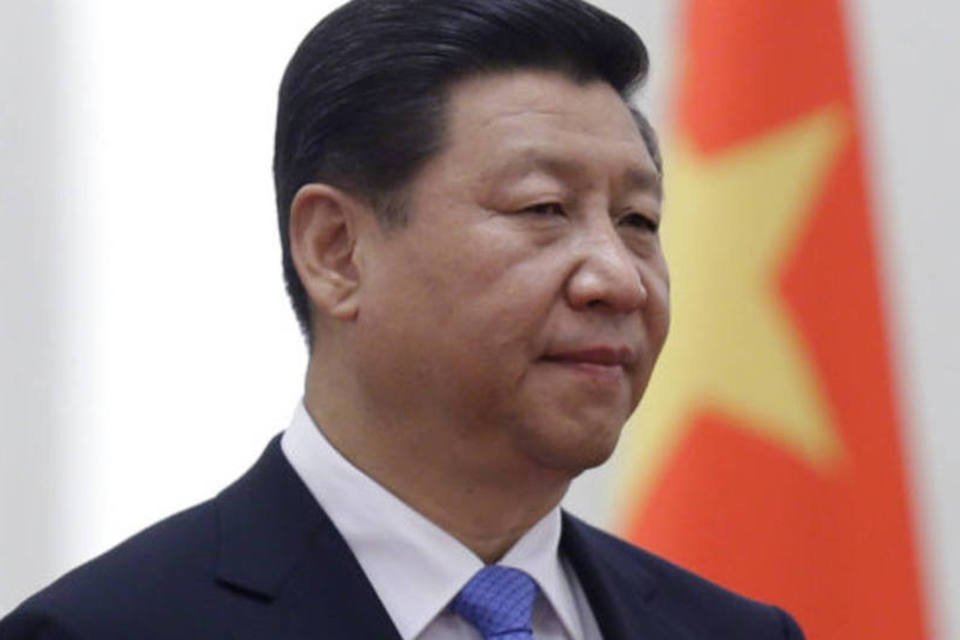 Xi Jinping visita tropas chinesas em costa oriental