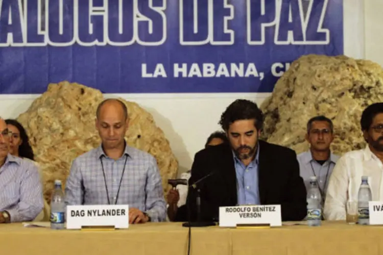 Representantes do governo colombiano e das Farc: negociadores iniciam hoje a discussão do terceiro ponto da agenda: soluções para o problema das drogas (Desmond Boylan/Reuters)