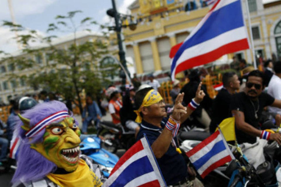 Governo tailandês volta a pedir diálogo e fim dos protestos