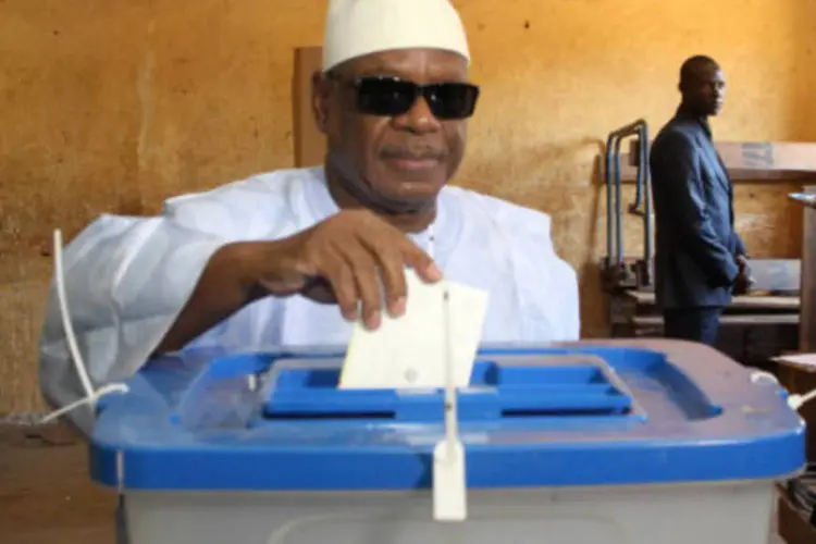 Ibrahim Boubacar Keita, candidato a presidência, durante eleições no Mali: 10 candidatos conseguiram superar com sucesso o primeiro turno (Getty Images)