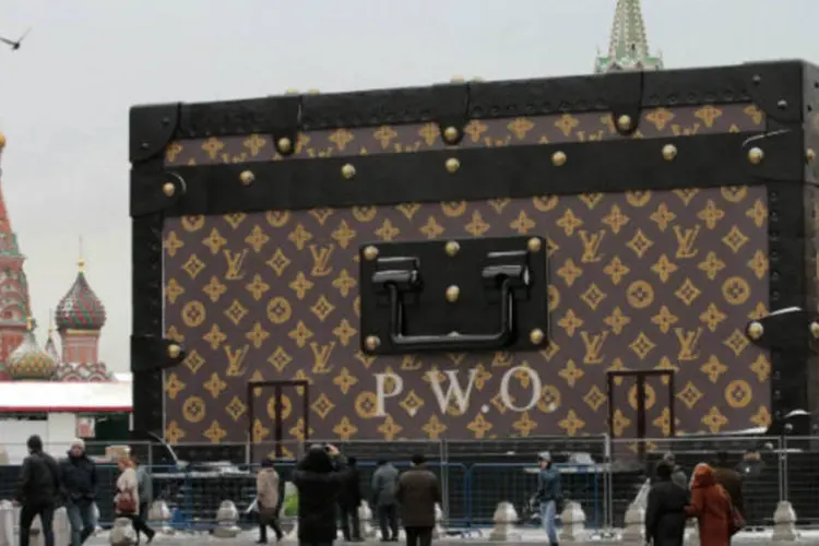 
	Pavilh&atilde;o da Louis Vuitton na Pra&ccedil;a Vermelha, na R&uacute;ssia: Pra&ccedil;a Vermelha n&atilde;o deve abrigar esse tipo de instala&ccedil;&atilde;o
 (Tatyana Makeyeva/Reuters)