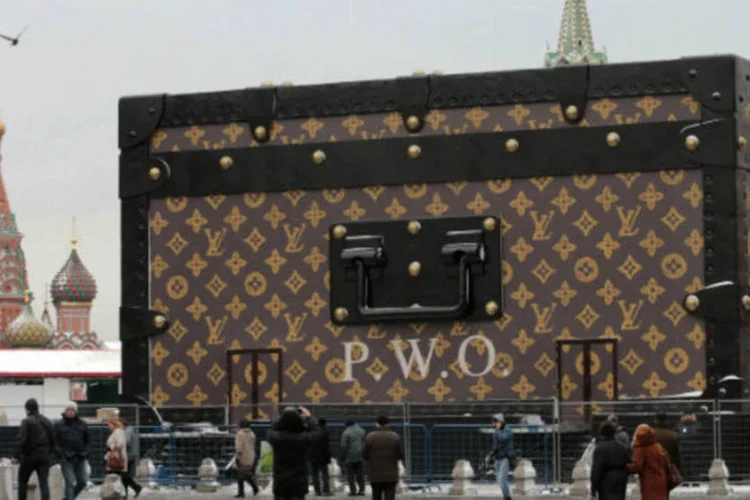 Pavilhão da Louis Vuitton na Praça Vermelha, na Rússia: Praça Vermelha não deve abrigar esse tipo de instalação, segundo líder partidário (Tatyana Makeyeva/Reuters)