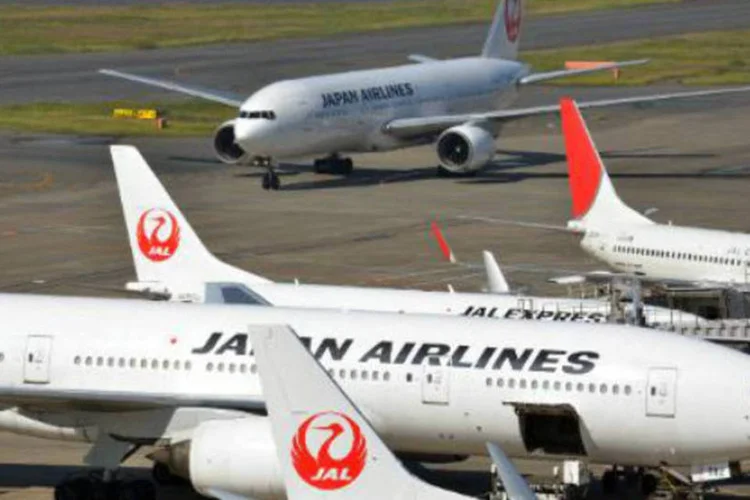 Aeronaves da companhia Japan Airlines (JAL): companhias submetem planos de voos na região às autoridades chinesas por razões de segurança (Yoshikazu Tsuno/AFP)