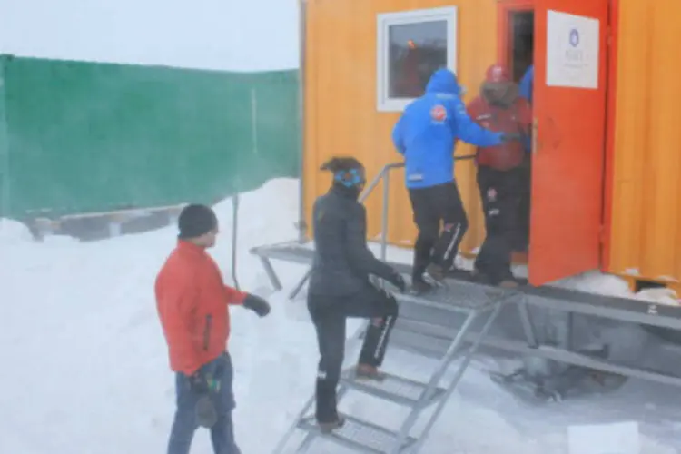 Grupo que acompanha o príncipe Harry na Antártica: expedição enfrentou ventos fortes e temperaturas de até 10 graus Celsius negativos (Getty Images)