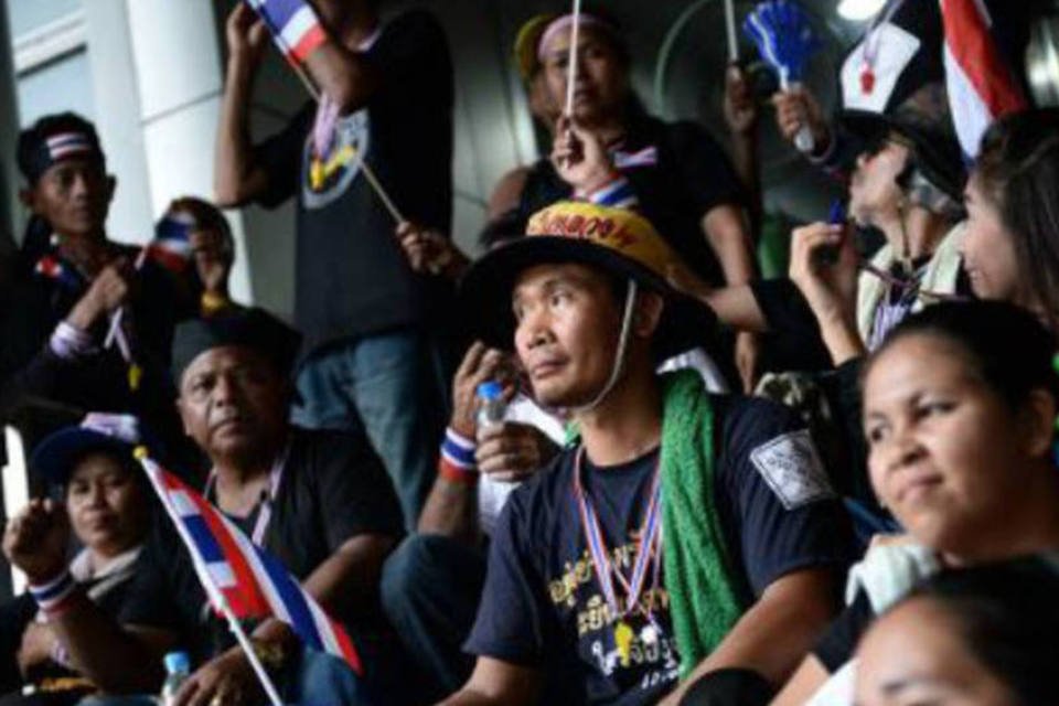 Manifestantes invadem ministério na Tailândia