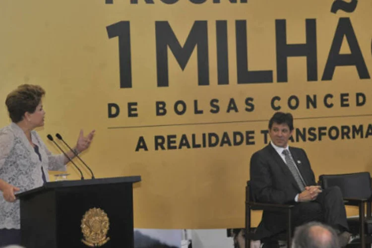 
	Dilma em cerim&ocirc;nia pela concess&atilde;o de 1 milh&atilde;o de Bolsas do ProUni, em 2012
 (José Cruz/ABr)