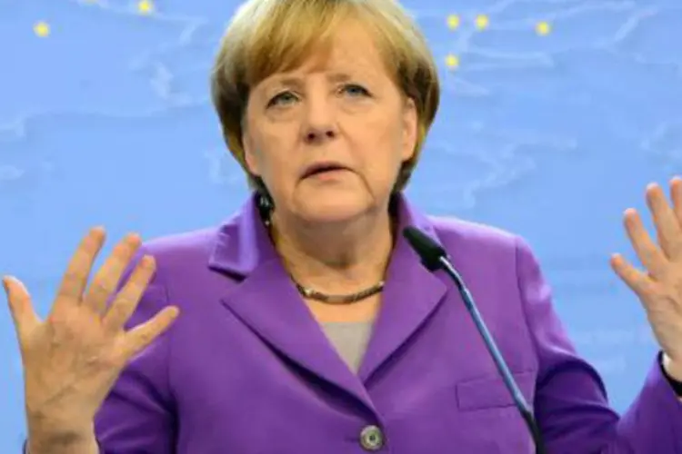 
	Angela Merkel: chanceler admitiu que sua orienta&ccedil;&atilde;o e a da sua coaliza&ccedil;&atilde;o - Uni&atilde;o Social Crist&atilde; e Uni&atilde;o Democrata Crist&atilde; - &eacute; mais pr&oacute;-mercado e precisa fazer concess&otilde;es ao SPD
 (Thierry Charlier/AFP)