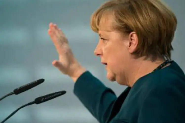 A chanceler alemã, Angela Merkel: na Alemanha não existe um salário mínimo nacional e os salários são negociados por setor industrial ou de serviços (John Macdougall/AFP)