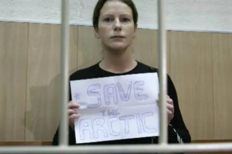 
	Ana Paula Maciel: brasileira foi a primeira das 30 pessoas do Greenpeace presas pelo governo russo a ser libertada
 (Igor Podgorny/AFP)