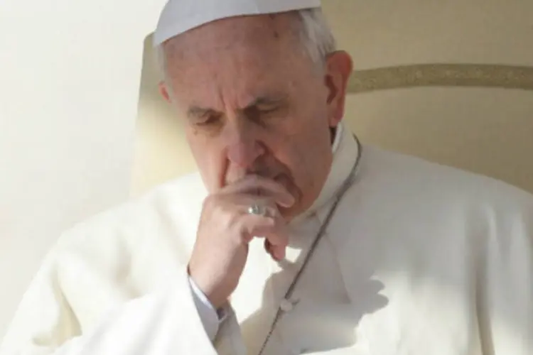 
	Papa Francisco: sumo pont&iacute;ficie afirma que confessa porque tamb&eacute;m &eacute; um pecador e aconselha sacerdotes a fazerem o mesmo
 (Getty Images)