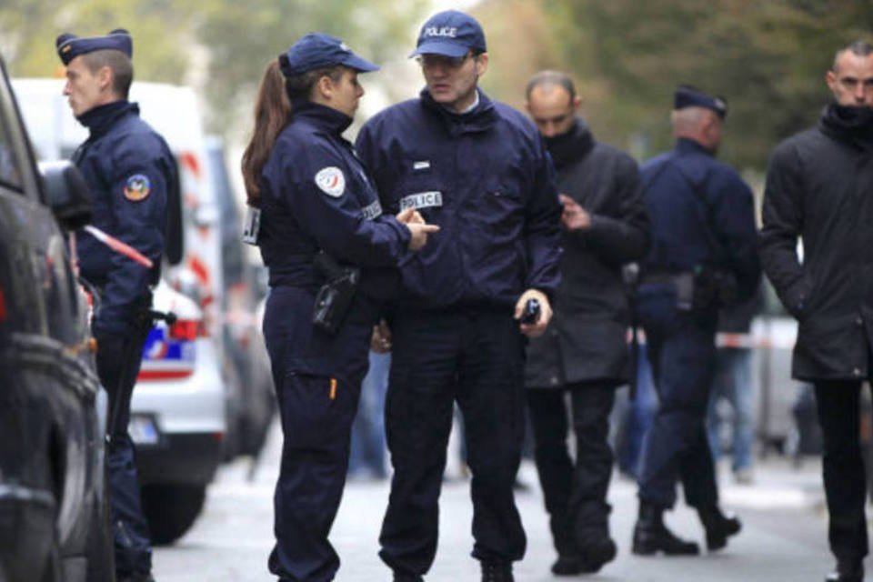 Paris reforça segurança após ataque a jornal