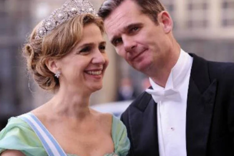 A infanta Cristina, filha do rei, e seu marido, Iñaki Urdangarin: promotoria considerou que "suspeitas não constituem elementos válidos de indiciamento" (Attila Kisbenedek/AFP)