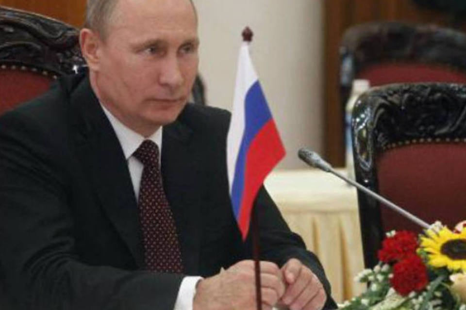 Putin satisfeito com cooperação síria para destruir arsenal