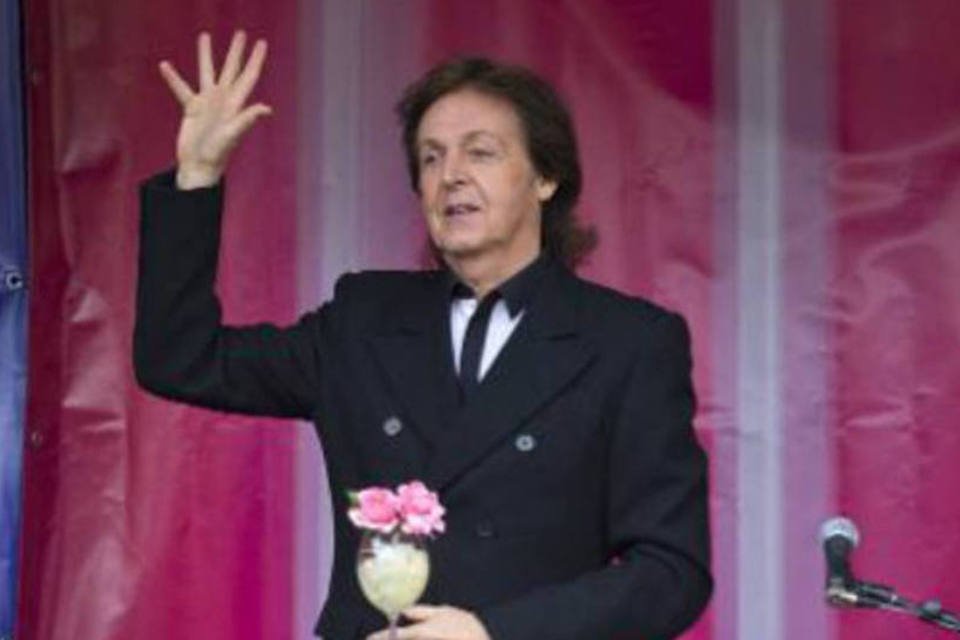 Paul McCartney pede a Putin libertação de ativistas