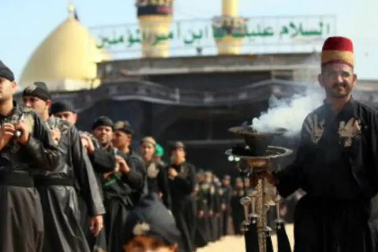 Fiéis muçulmanos xiitas no Iraque: a onda de violência aumenta há vários meses no país (Ali al-Saadi/AFP)