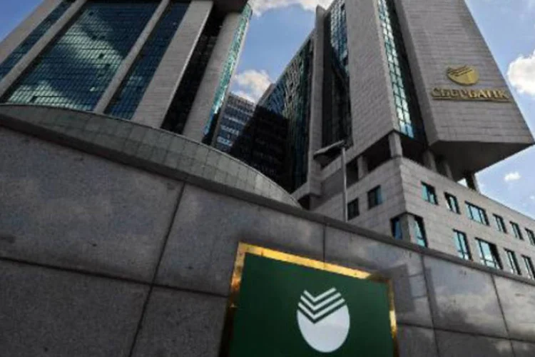 
	Sede do Sberbank, em Moscou: demiss&otilde;es acontecer&atilde;o com objetivo de dobrar o lucro l&iacute;quido do banco em 2018
 (Andrey Smirnov/AFP)