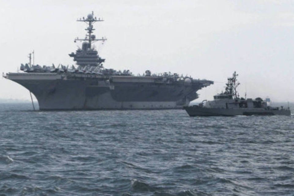 Navios militares vão ajudar em desastre nas Filipinas