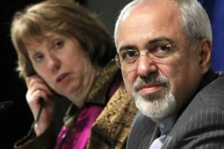 O ministro iraniano das Relações Exteriores, Mohamad Javad Zarif, ao lado da chefe da diplomacia europeia, Catherine Ashton: Irã apontou a França como culpada (Jason Reed/AFP)