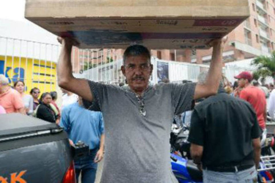 Maduro limitará lucro de empresas e ampliará baixa de preços