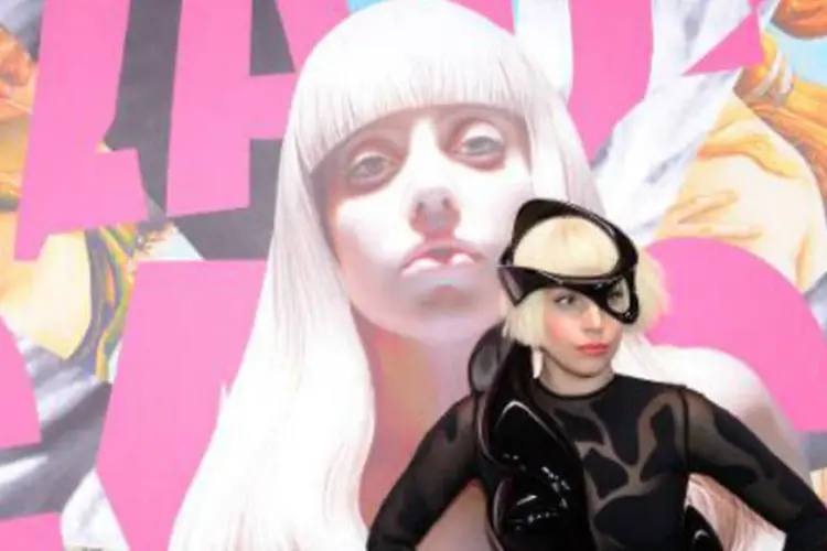 Lady Gaga posa no lançamento de seu álbum em Nova York: em "Artpop", Lady Gaga volta ao pop dançante do disco de estreia, "The Fame" (Emmanuel Dunand/AFP)