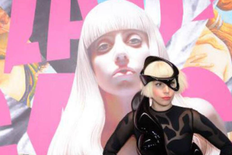 Lady Gaga comemora lançamento mundial de Artpop