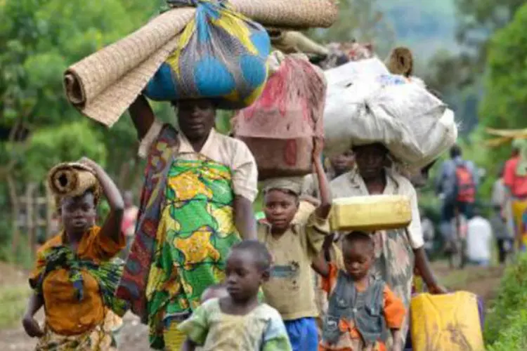 Pessoas desabrigadas devido aos combates na República Democrática do Congo (RDC): M23 divulgou um comunicado no qual informa o "fim da rebelião" (Junior D. Kannah//AFP)