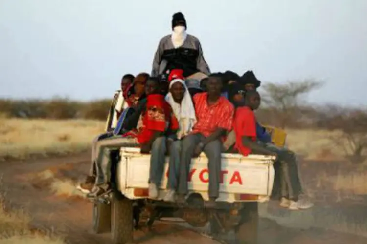 Passageiros em uma caminhonete no Mali: veículo transportava 38 passageiros (Georges Gobet/AFP)