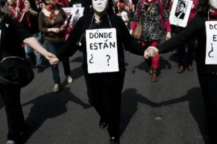 Manifestação contra as prisões e os desaparecimentos ocorridos durante a ditadura de Augusto Pinochet (1973-1990):  juíza determinou que não é procedente extradição (Martin Bernetti/AFP)