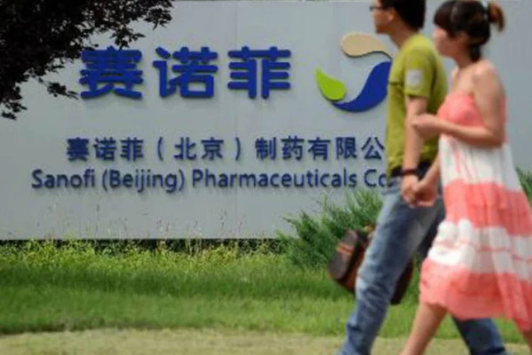 Casal chinês caminha em Pequim: quase 40 mil casais solicitaram divórcio nos nove primeiros meses de 2013, uma alta de 41% na comparação com 2012 (Wang Zhao/AFP)