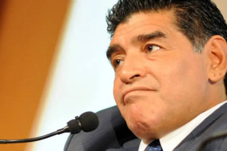 
	Diego Maradona &eacute; abertamente cr&iacute;tico a Blatter e nas &uacute;ltimas elei&ccedil;&otilde;es deu apoio ao rival, o pr&iacute;ncipe jordaniano Ali Bin al-Hussein.
 (Getty Images)