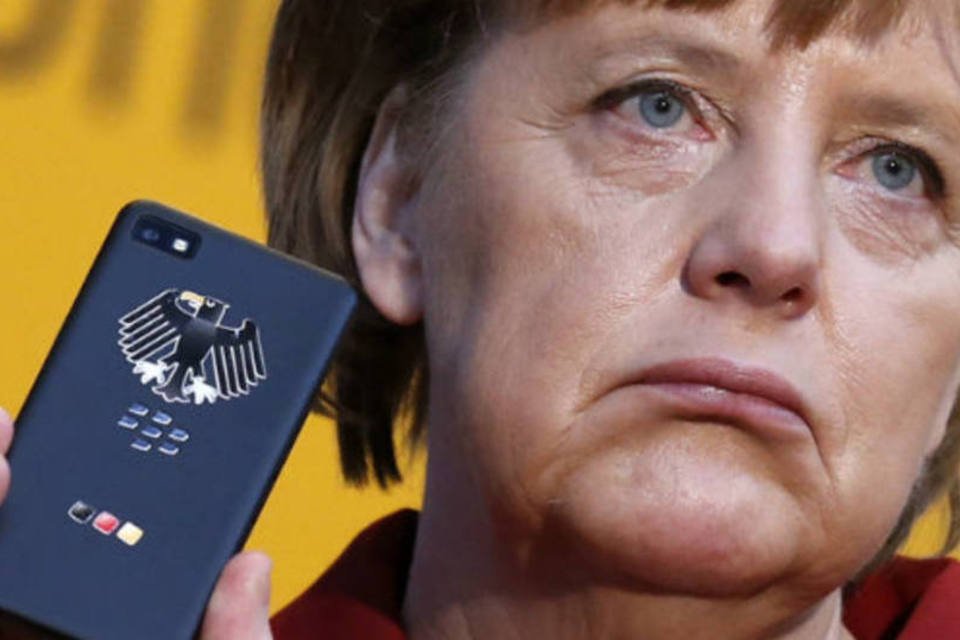 Merkel se desfez em julho de celular grampeado pelos EUA