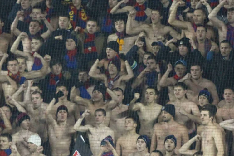 Torcedores do CSKA: o processo, em que também está incluída a denúncia do uso de sinalizadores durante a partida, será estudado pelo Comitê de Controle e Disciplina (Maxim Shemetov/Reuters)