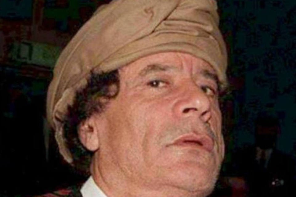 Justiça líbia indicia colaboradores de Kadafi por repressão