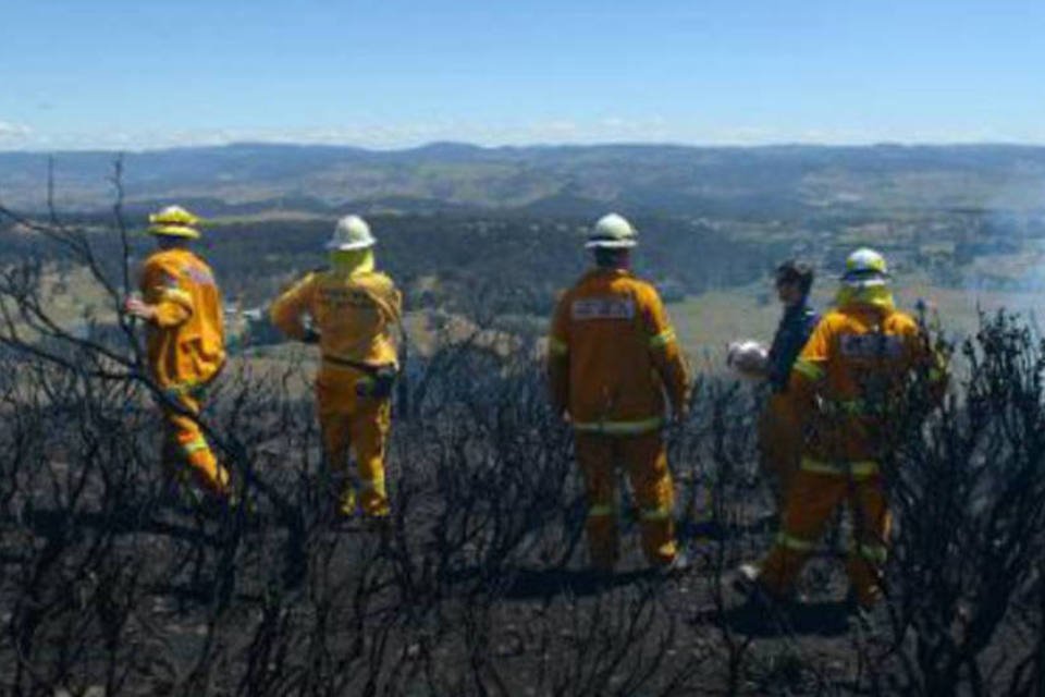 Bombeiros australianos enfrentam condições extremas