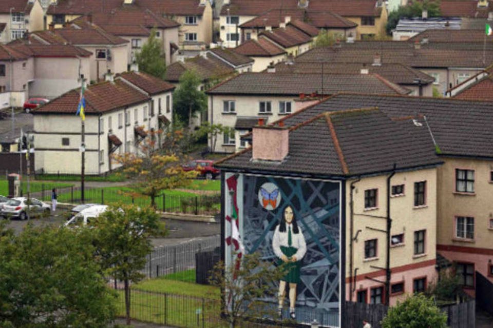Reino Unido evita suspensão de autonomia da Irlanda do Norte