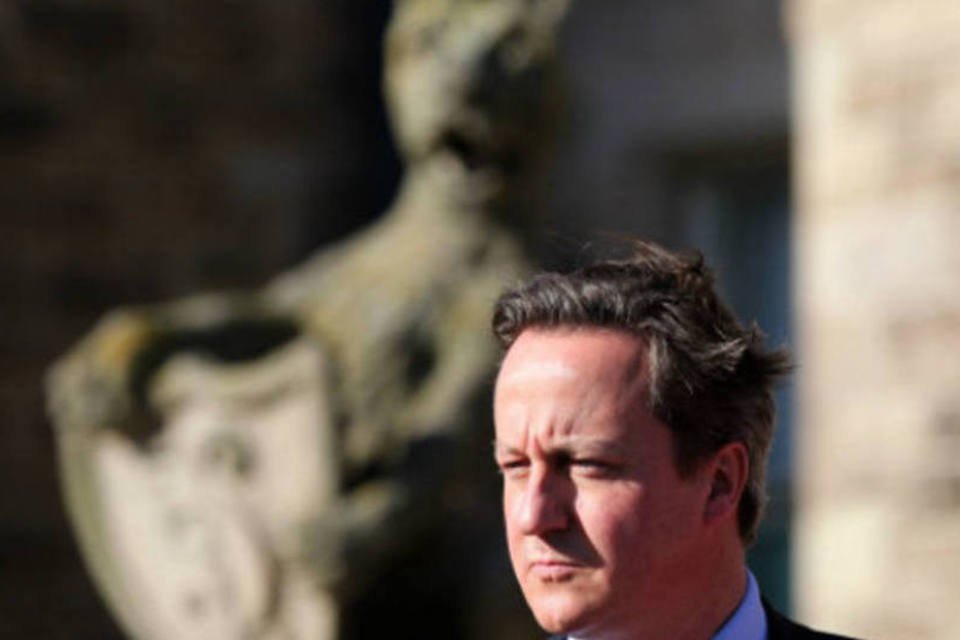 Cameron critica Facebook por permitir divulgação de vídeos