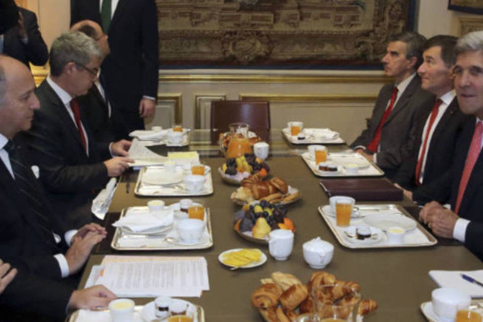 Ministros se reúnem em Londres com oposição da Síria