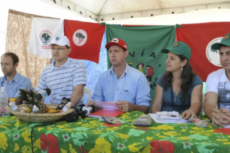 Representantes dos movimentos sociais em Brasília: manifestantes pedem reunião sobre concessão a empresas privadas do campo de petróleo do Campo de Libra (Wilson Dias/ABr)