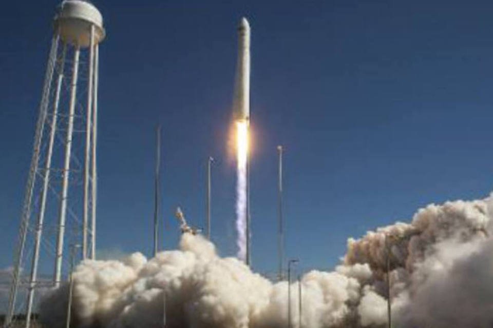 SpaceX testa com êxito sistema de ejeção de astronautas