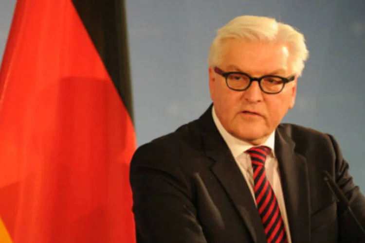 
	Ministro do Exterior alem&atilde;o Frank-Walter Steinmeier: &quot;acho que devemos agora mostrar as san&ccedil;&otilde;es como uma amea&ccedil;a&quot;
 (Getty Images)