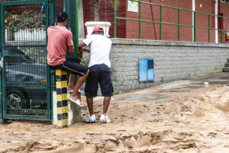 Enchente no Rio de Janeiro: Defesa Civil recebeu cerca de 600 solicitações para atendimento (Cristina Índio/ABr)