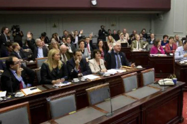 Senadores votam no parlamento belga: projeto legalizaria, sob certas condições, o fim da vida dos menores afetados por doenças incuráveis (Kristof van Accom/AFP)