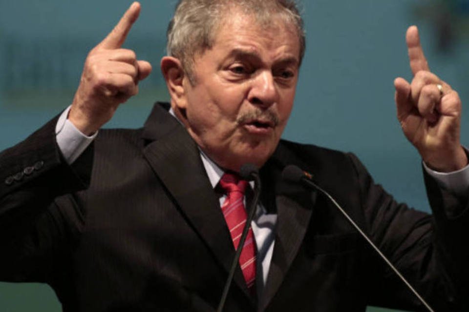 Corrupção na Petrobras é "caca" de pequeno grupo, diz Lula