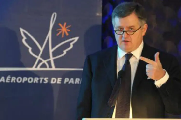 O presidente da Aéroports de Paris (ADP), Augustin de Romanet: resultado da licitação, que inclui 51% do capital dos aeroportos, deve ser anunciado na sexta (Eric Piermont/AFP)
