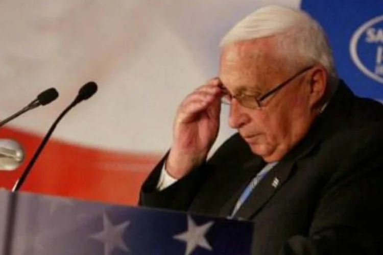 O então premier de Israel, Ariel Sharon: "Sharon deu a ordem de fazer todo o possível para evitar que Arafat morresse". disse ex-conselheiro (AFP)