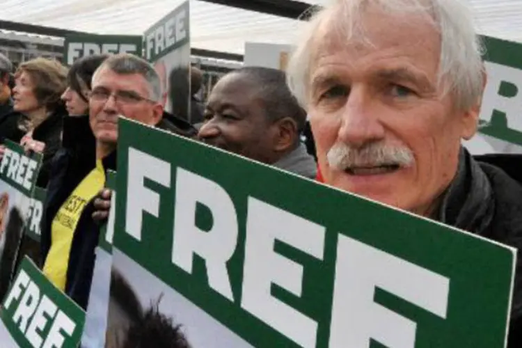 
	Protesto pedindo a liberta&ccedil;&atilde;o dos ativistas do Greenpeace presos na R&uacute;ssia:&nbsp;barco &quot;Arctic Sunrise&quot; foi detido no fim de setembro pela guarda-costeira russa
 (Pierre Andrieu/AFP)