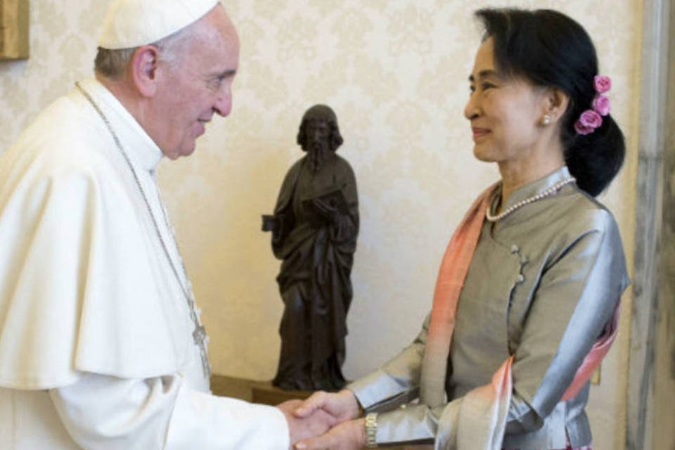 Prêmio Nobel da Paz se reúne com papa Francisco